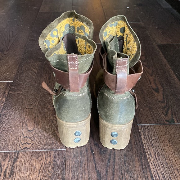 BNWOT Fly London Green Suede, leather buckle boots. Size 8 - Picture 6 of 6